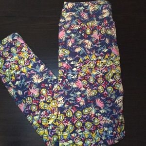 Brand New LulaRoe OS leggings. Awesome print!